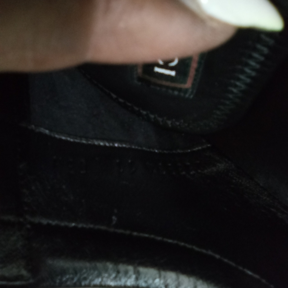 Gucci Black Sneakers with Red and Green Stripes - Picture 11 of 16
